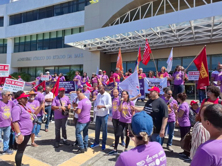 Servidores do Ministério Público protestam por melhores condições salariais e de saúde